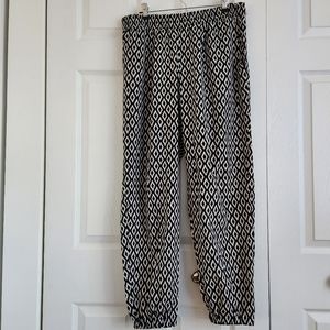 Xhilaration Black/White Patterned Joggers - L